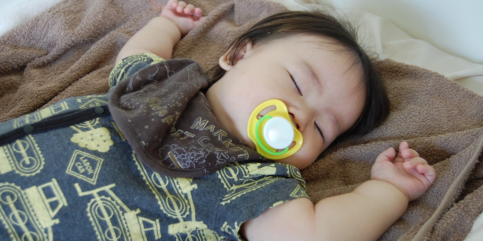 おしゃぶりはいつまでにやめるべき？